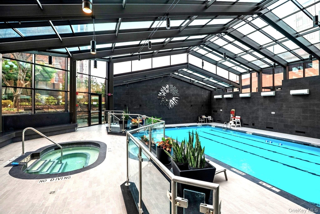 4 Martine Avenue - Photo 14