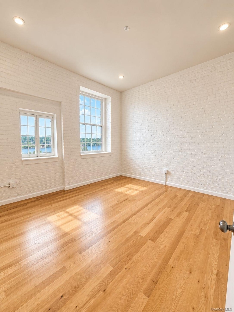 155 S River St - Photo 6