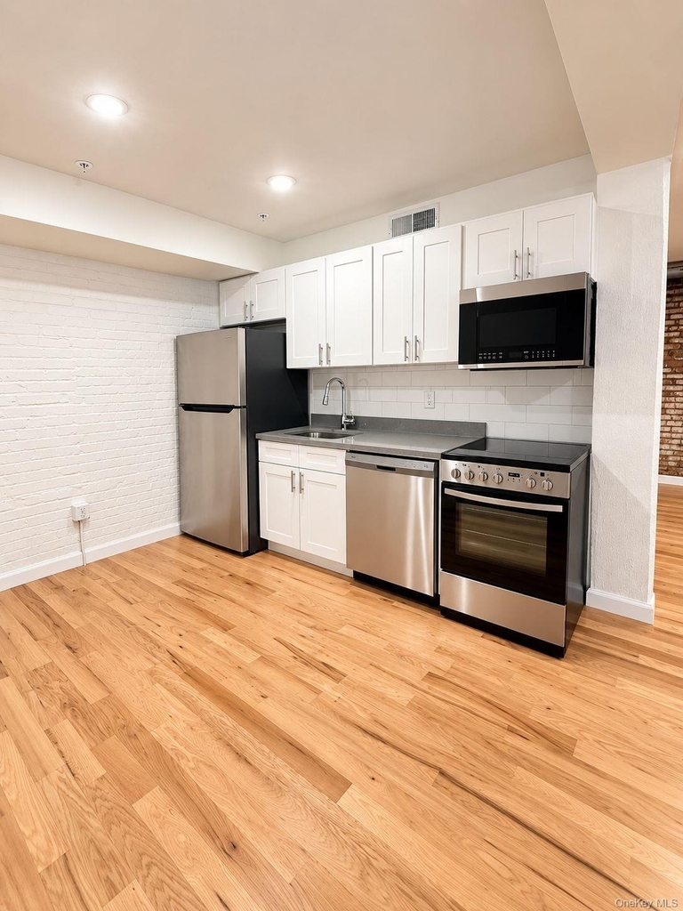 155 S River St - Photo 2