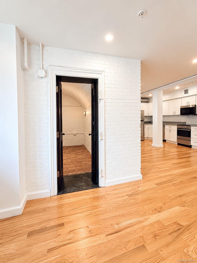 155 S River St - Photo 4