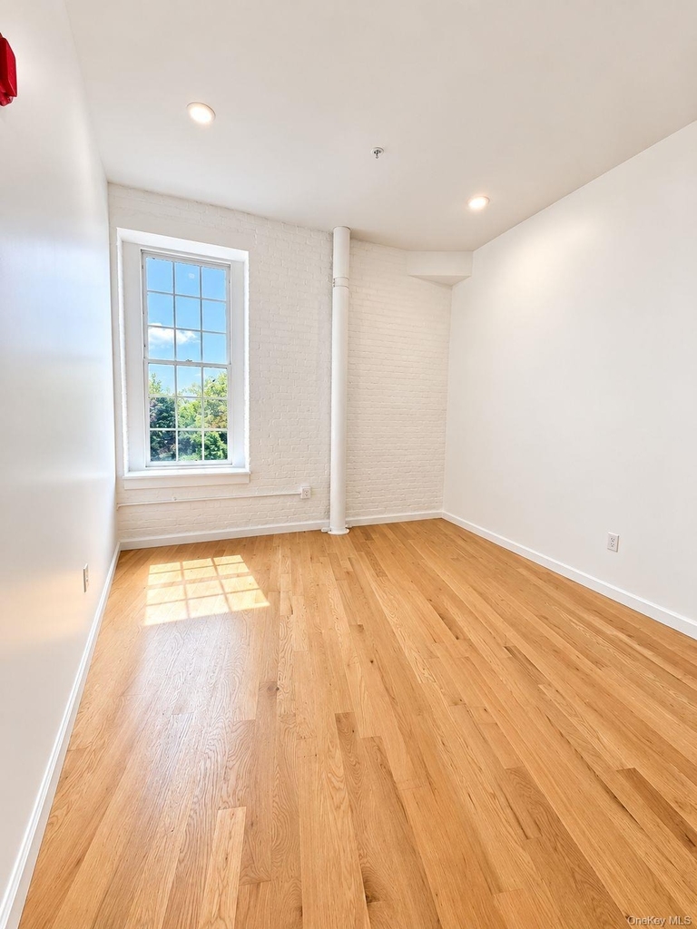 155 S River St - Photo 8