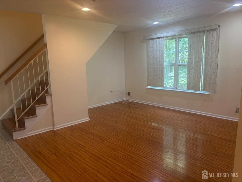 215 Prestwick Way - Photo 3