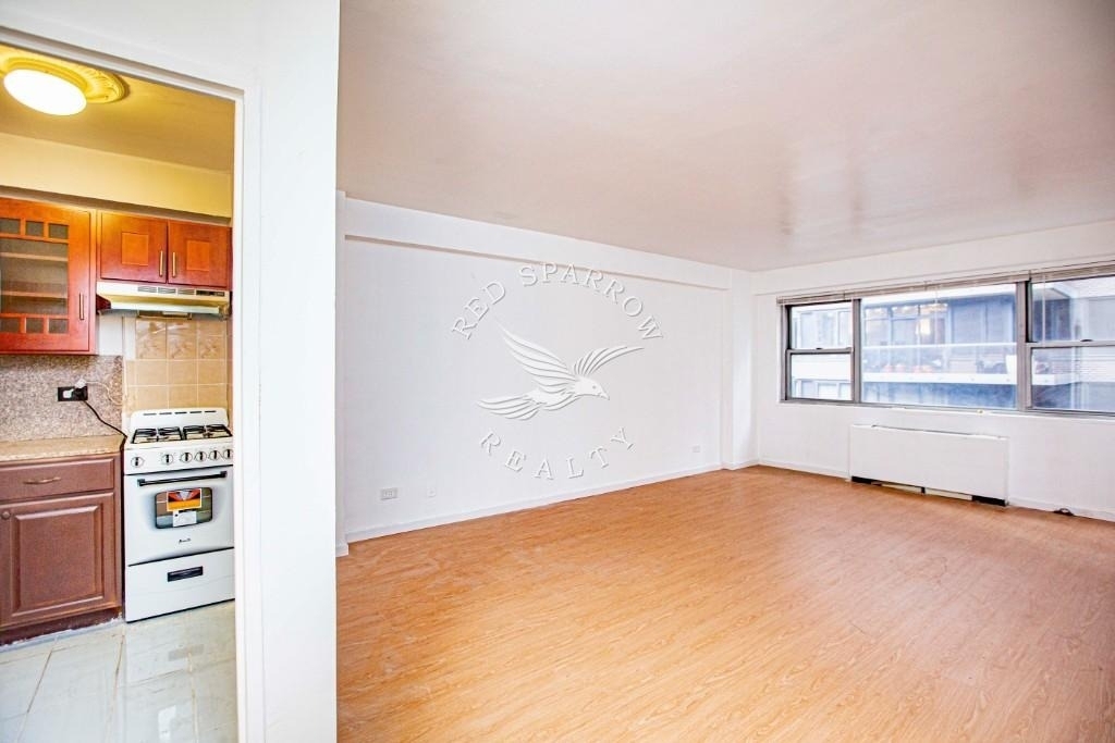 330 E 49th Street - Photo 3