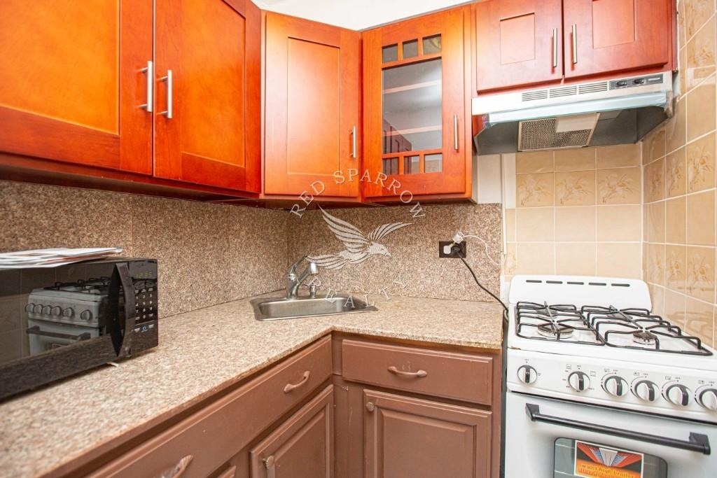 330 E 49th Street - Photo 7