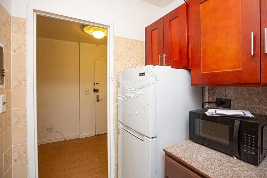 330 E 49th Street - Photo 8