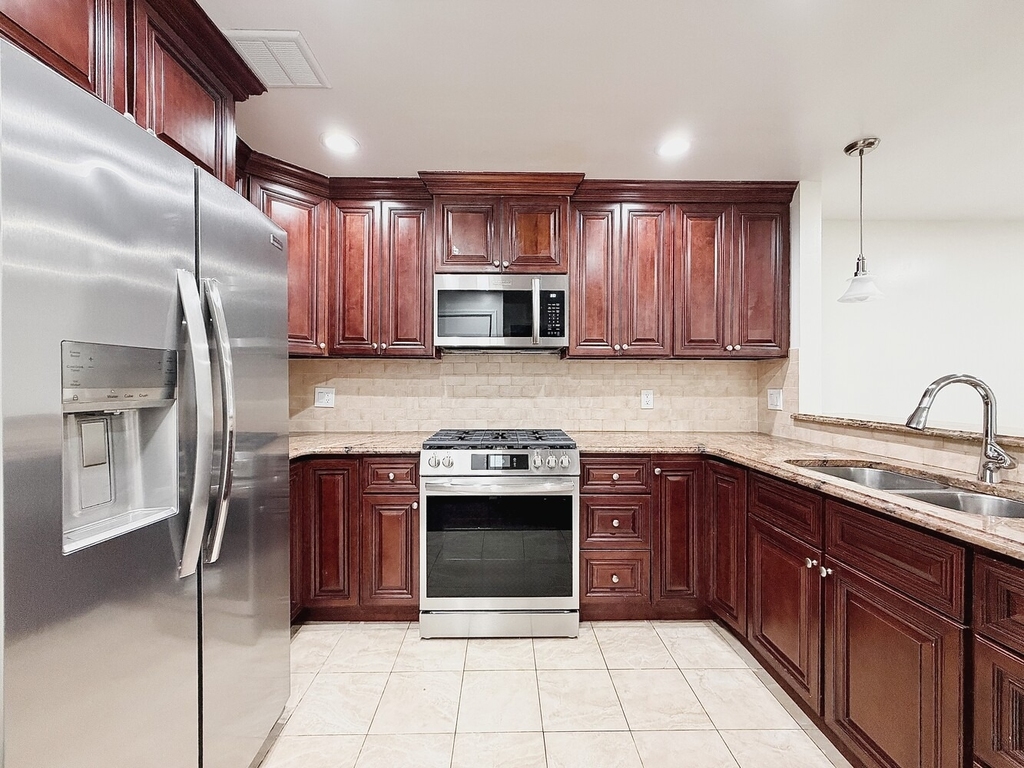 20 N Portland Avenue - Photo 0