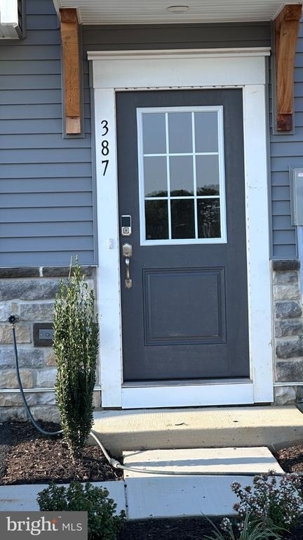 387 Huntwell W Boulevard - Photo 1