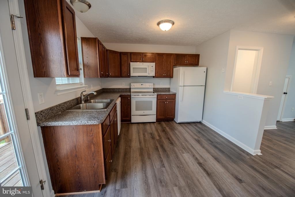 2926 Sorrell Court - Photo 3