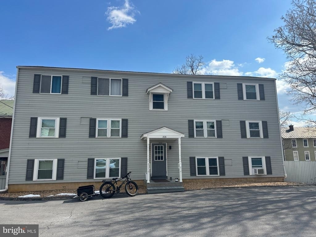 806 S Braddock Street - Photo 0
