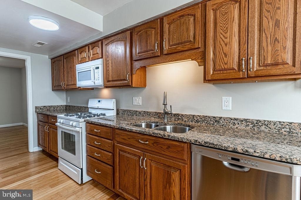 4311 Elliot Court - Photo 6
