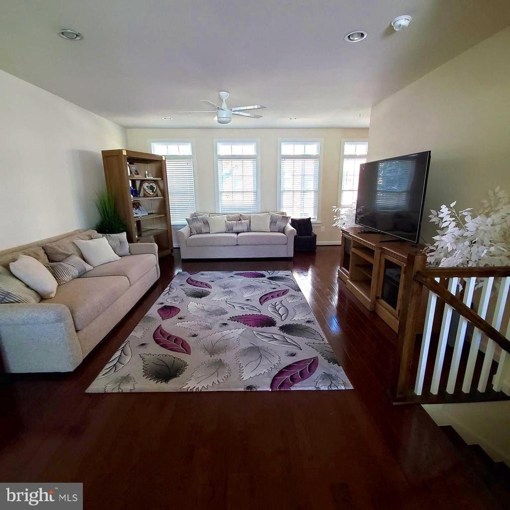 13717 Neil Armstrong Avenue - Photo 17