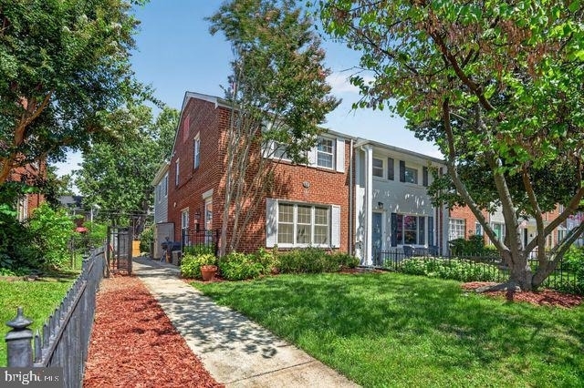 1527 Woodbine Street - Photo 0