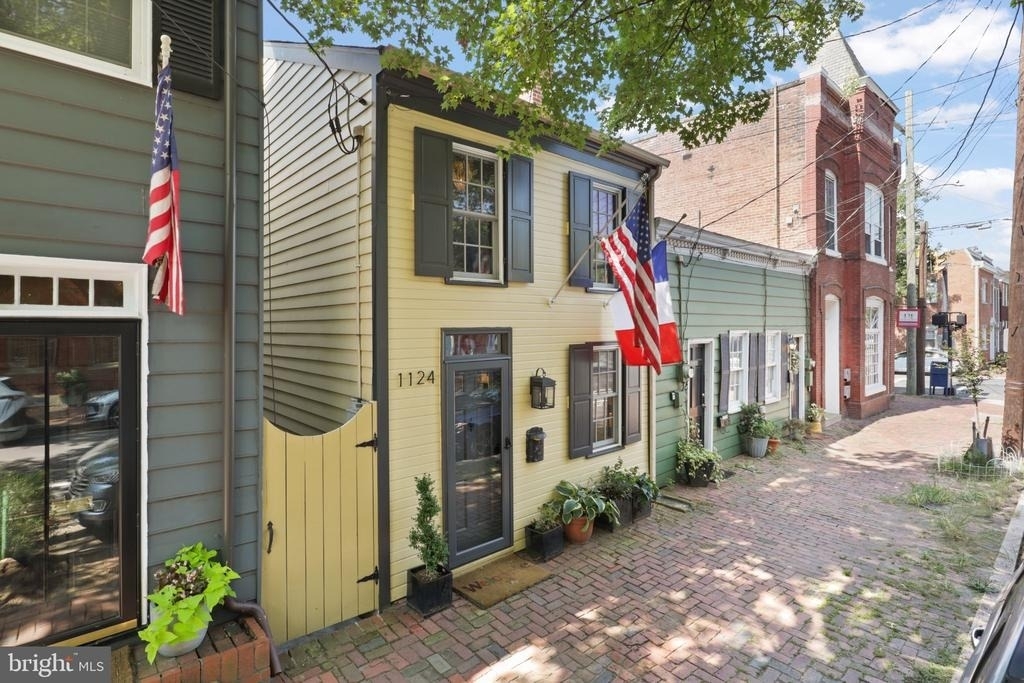 1124 Prince Street - Photo 1