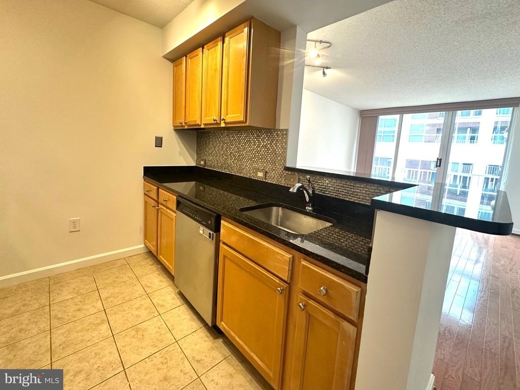 880 N Pollard Street - Photo 11