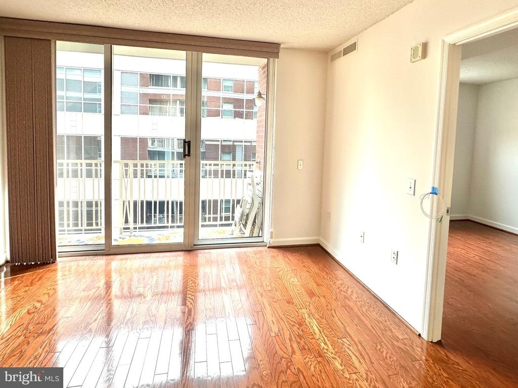 880 N Pollard Street - Photo 3