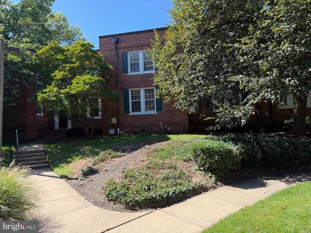 1742 Rhodes Street N - Photo 0