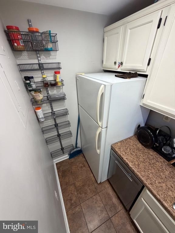 1742 Rhodes Street N - Photo 12