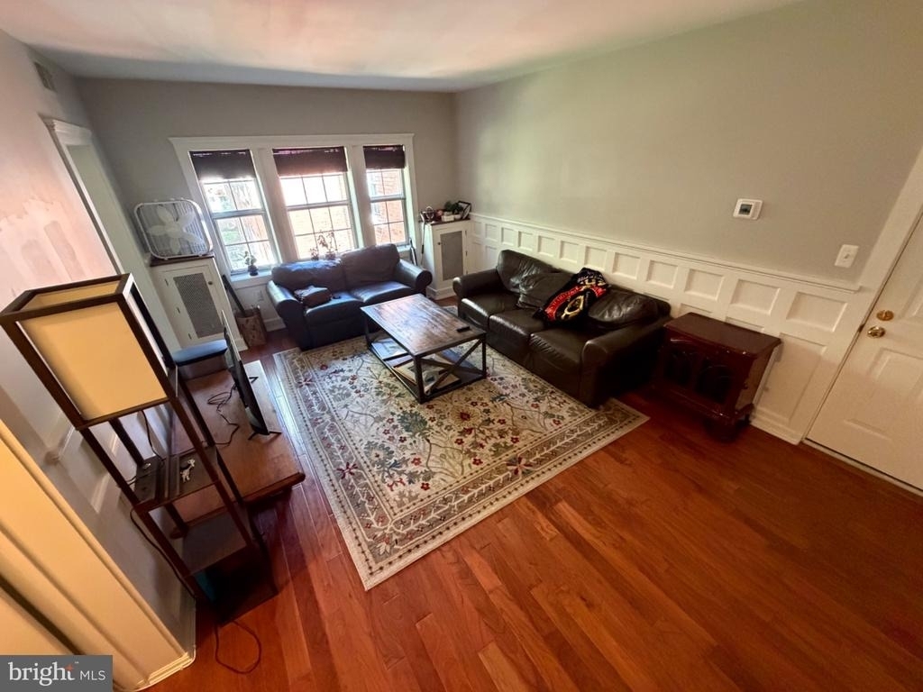1742 Rhodes Street N - Photo 15