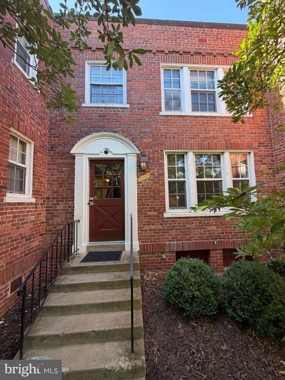 1742 Rhodes Street N - Photo 17
