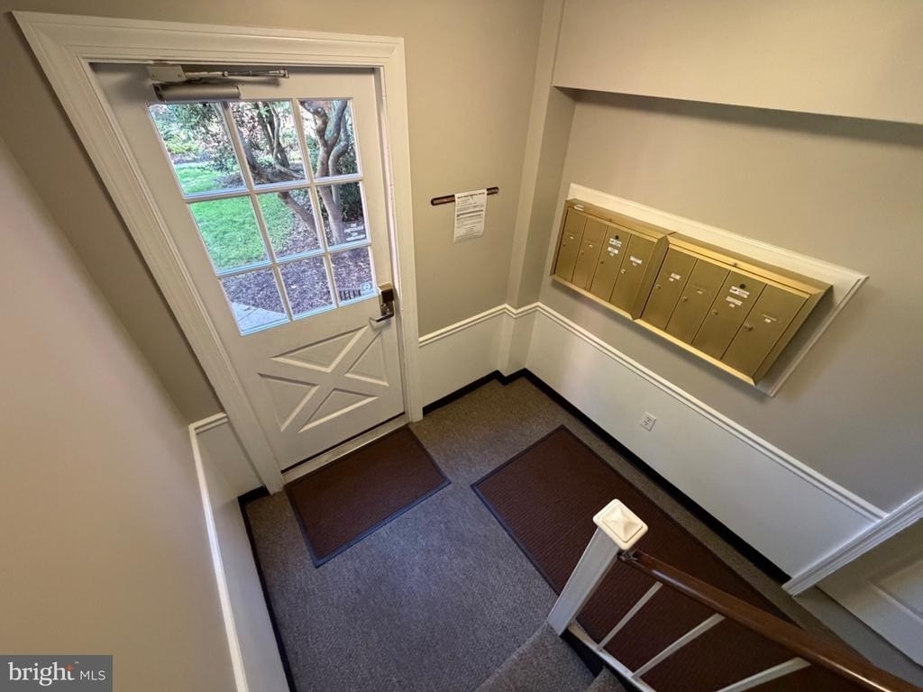 1742 Rhodes Street N - Photo 7