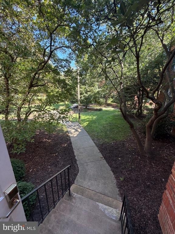 1742 Rhodes Street N - Photo 6