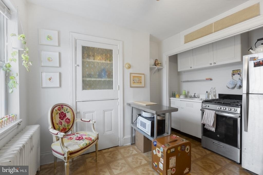 239 E Girard Avenue - Photo 5