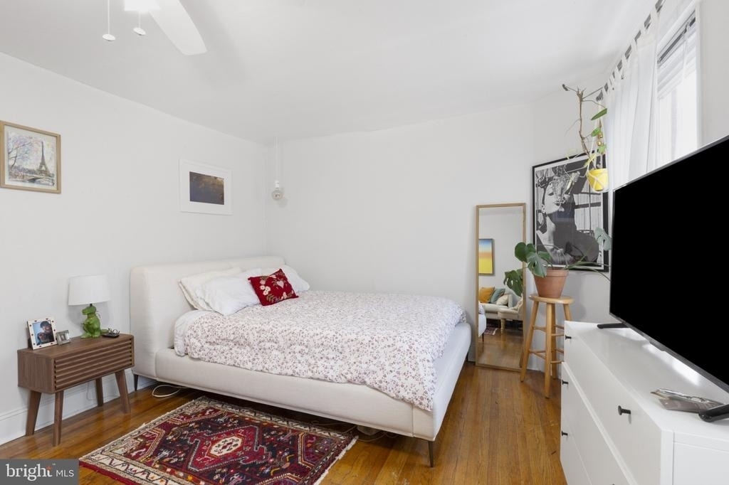 239 E Girard Avenue - Photo 4