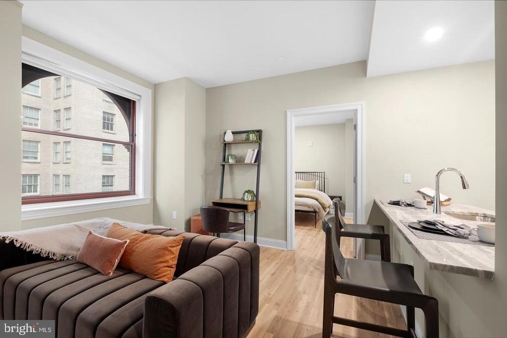 1420 Chestnut Street - Photo 2
