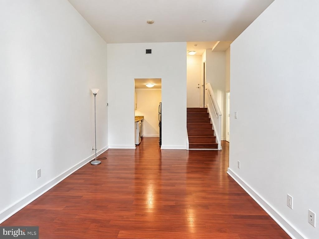219 S 18th Street - Photo 2