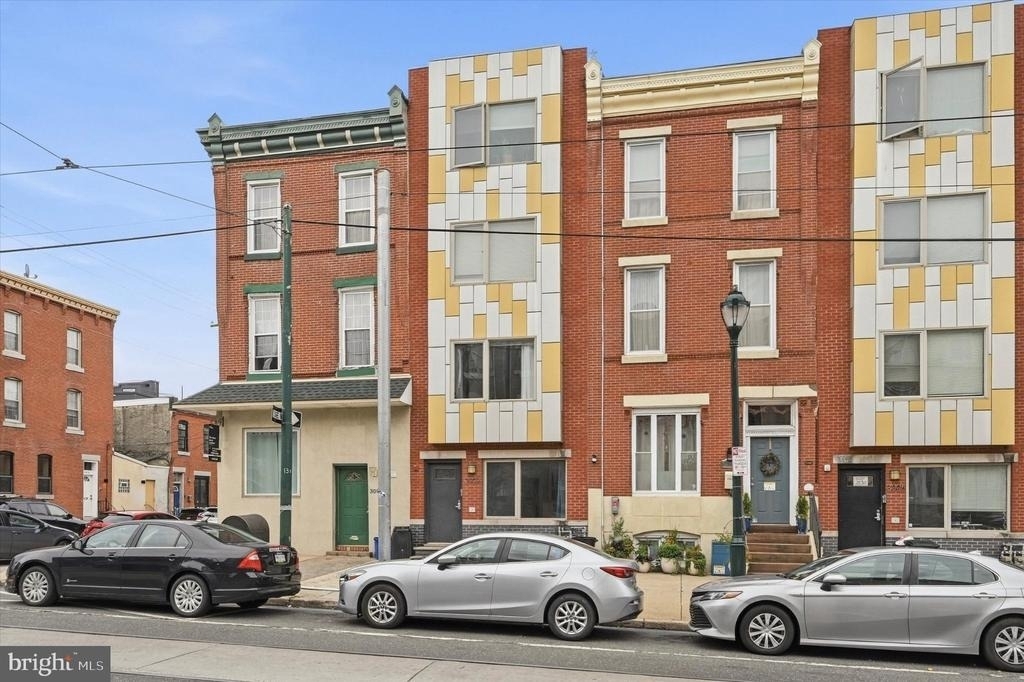 3002 W Girard Avenue - Photo 0