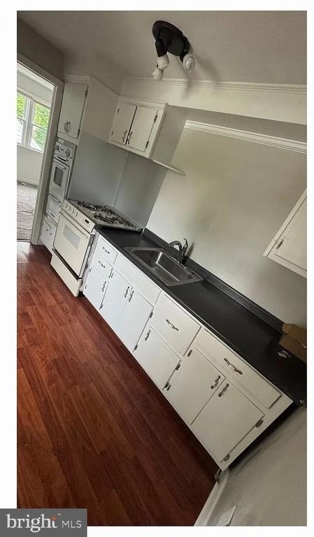 446 Evergreen Avenue - Photo 3