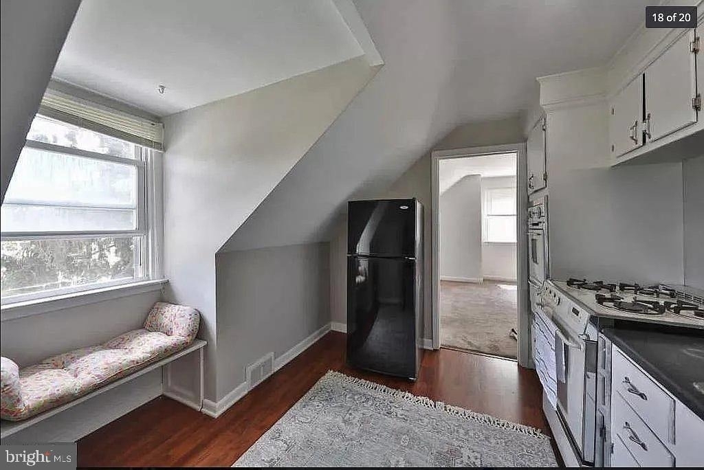 446 Evergreen Avenue - Photo 2