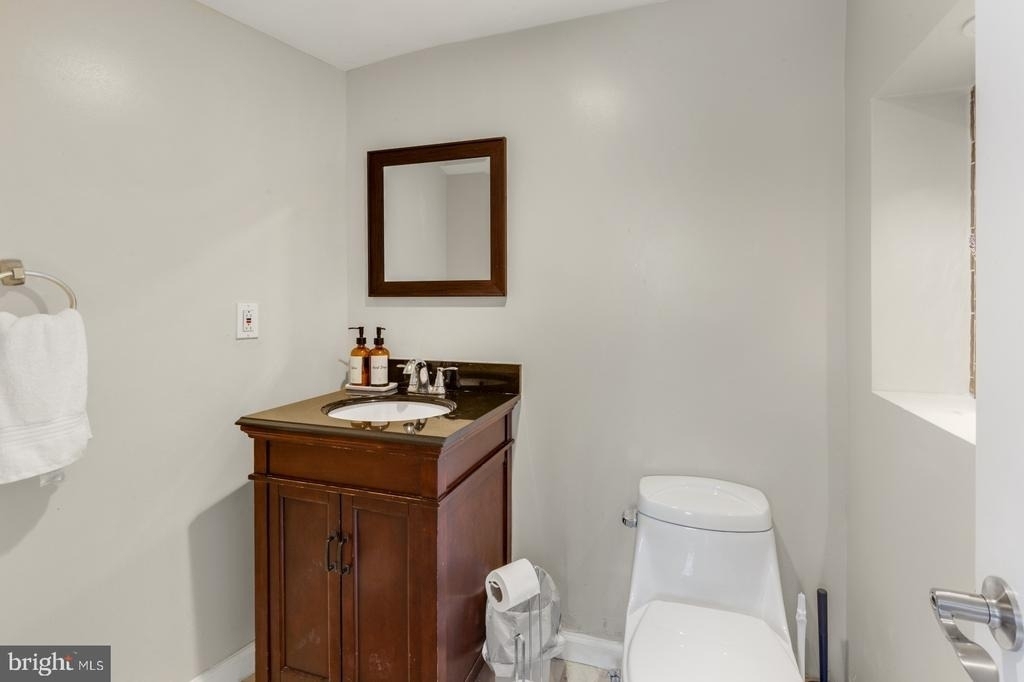 1104 E Dunton Street - Photo 9
