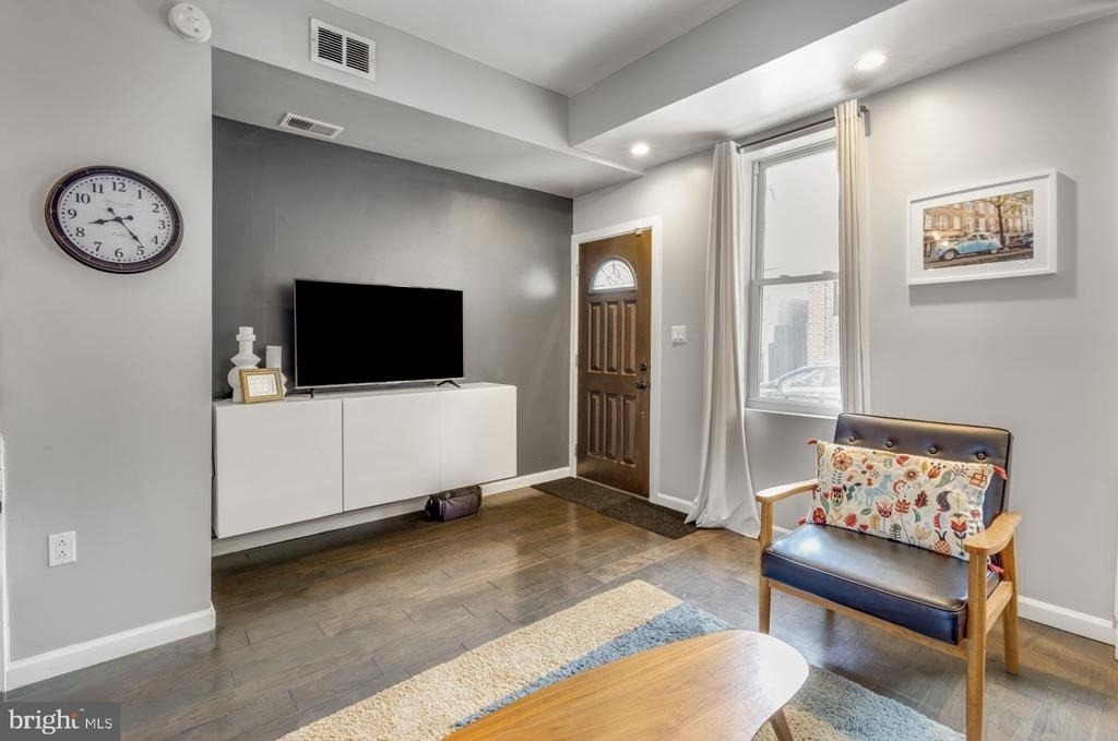 1104 E Dunton Street - Photo 3
