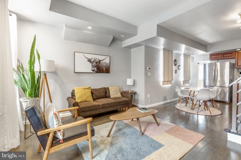1104 E Dunton Street - Photo 1