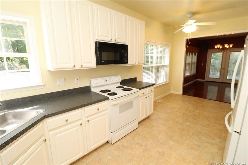 7900 Strawberry Meadows Street - Photo 8