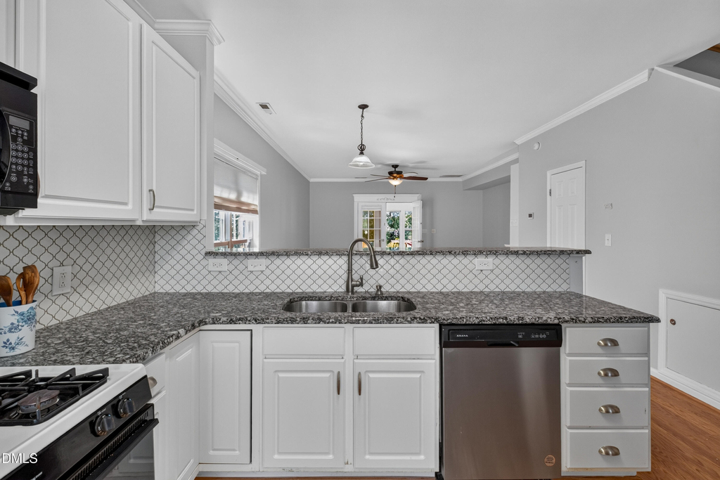 5343 Cog Hill Court - Photo 10