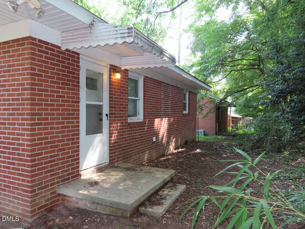 108 Isley Street - Photo 10