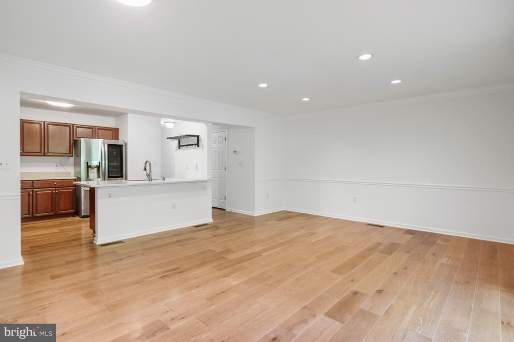171 Vernon Court - Photo 4