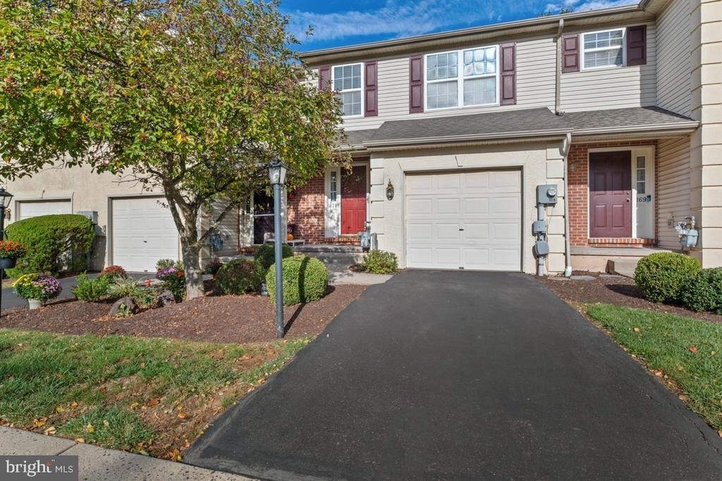 171 Vernon Court - Photo 1