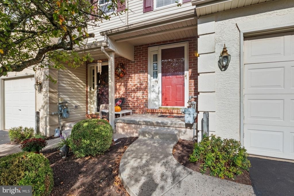 171 Vernon Court - Photo 0