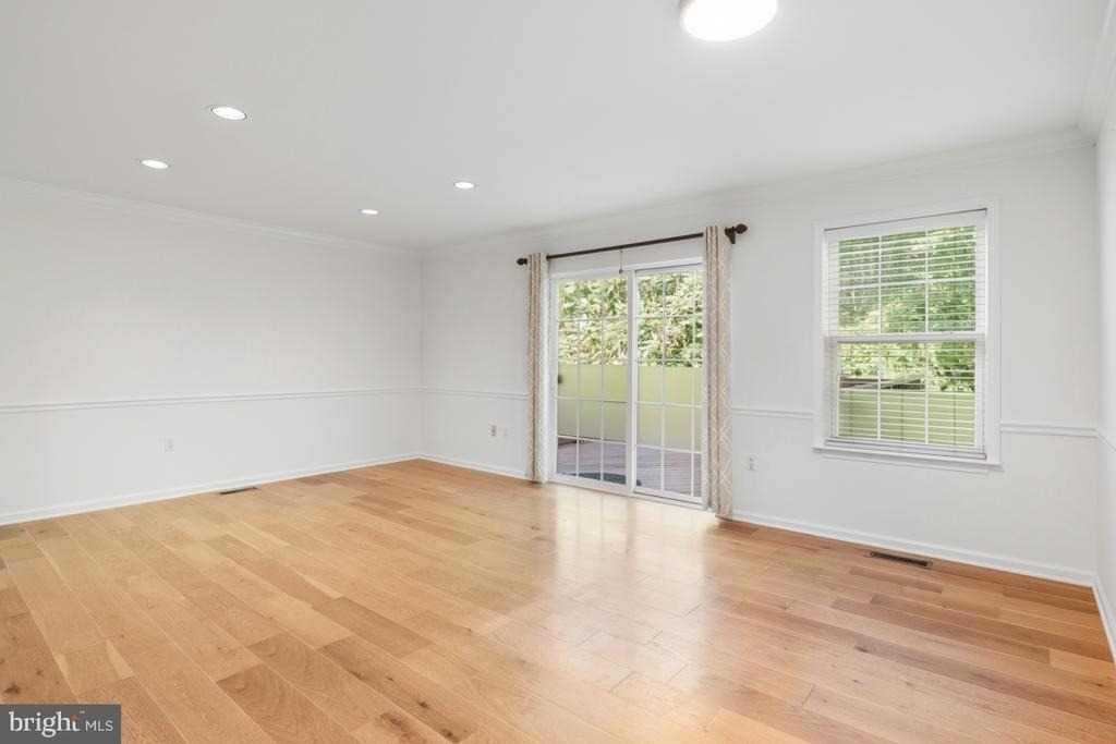 171 Vernon Court - Photo 3