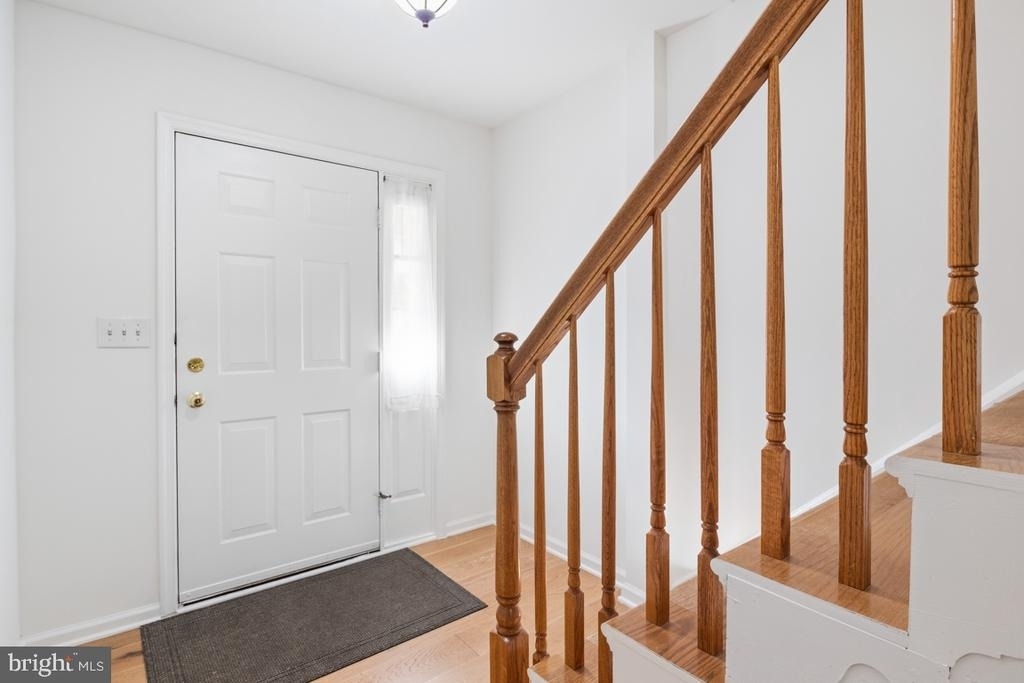 171 Vernon Court - Photo 2
