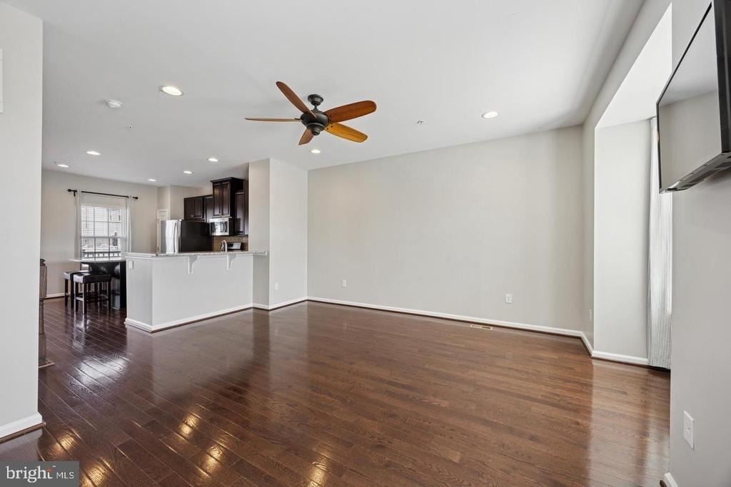 641 Washington Square - Photo 3
