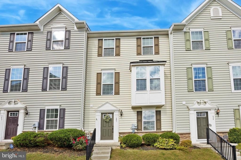 641 Washington Square - Photo 0