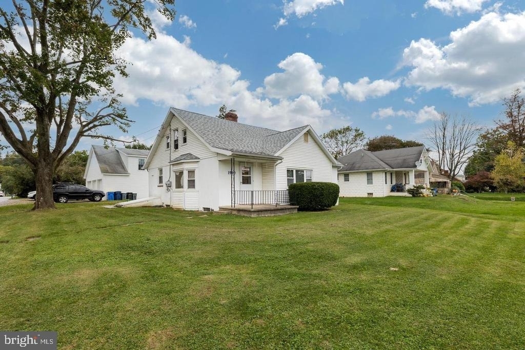 1910 Valley Road - Photo 2
