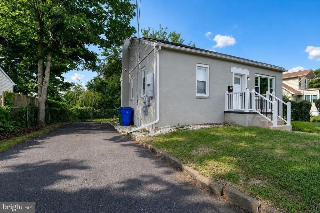 1315 Main Avenue - Photo 2