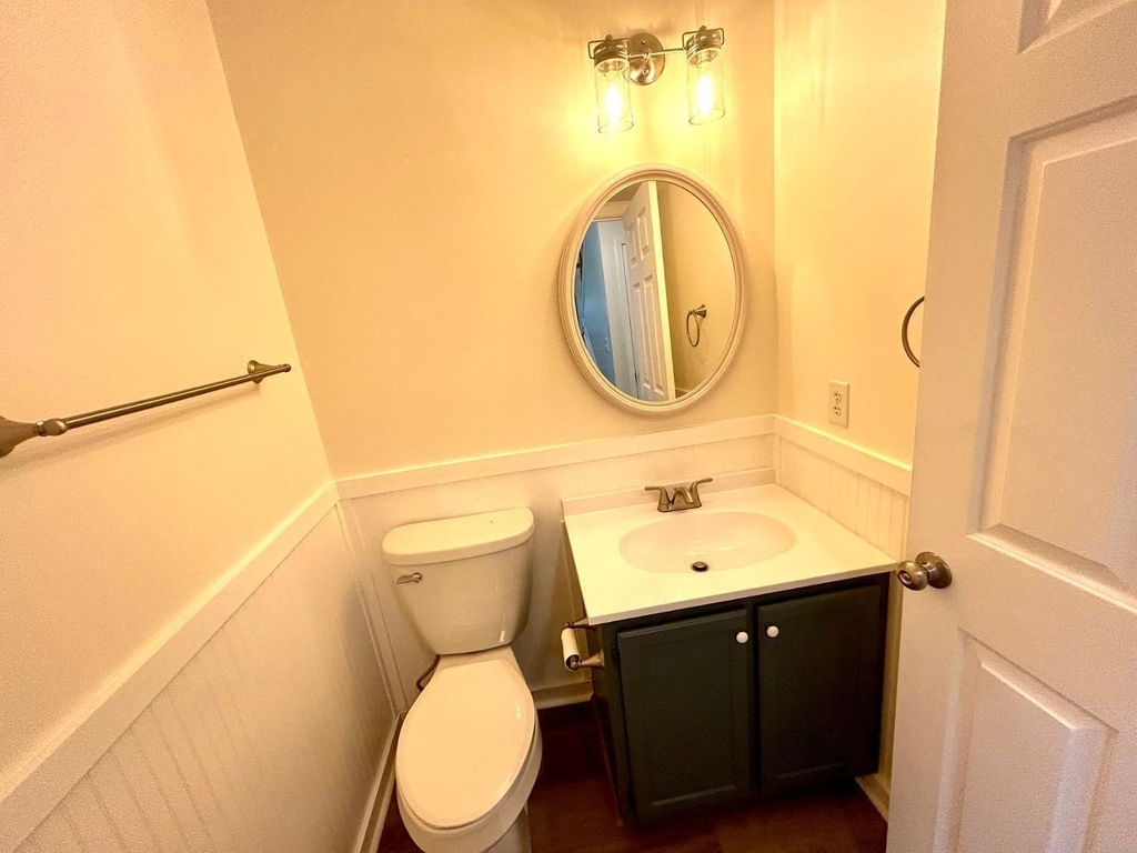 232 Haywicke Place - Photo 11
