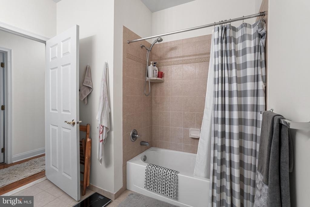 100 Middlesex Boulevard - Photo 8