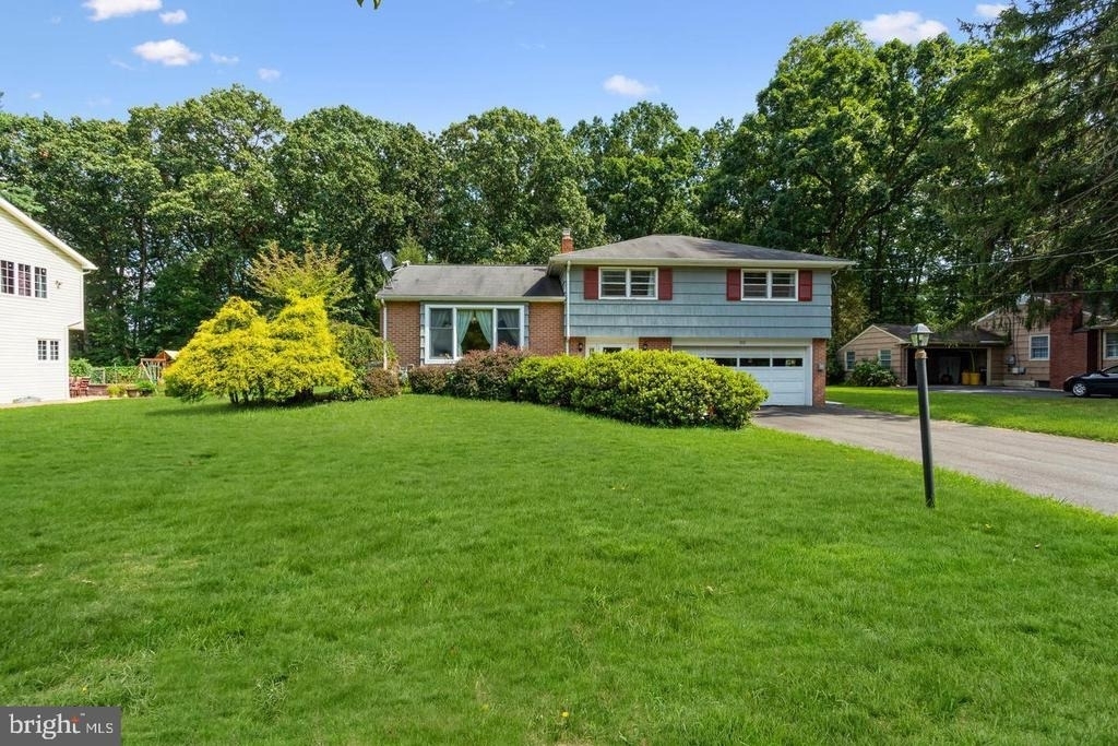 318 Oak Lane - Photo 0